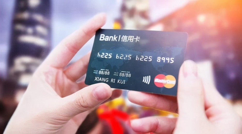 信用卡逾期多久會被起訴？信用卡逾期上黑名單怎么辦？