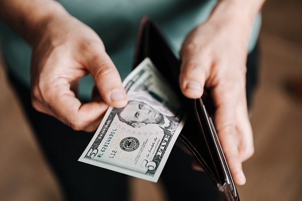 信用卡逾期會導致銀行卡凍結(jié)嗎?信用卡逾期如何解凍?