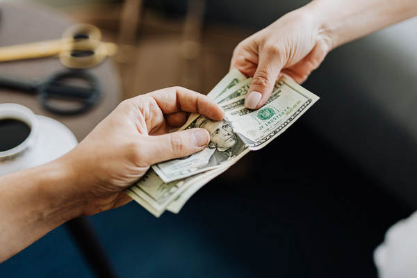 信用卡欠款不還有什么后果？利息和違約金會一直有嗎？
