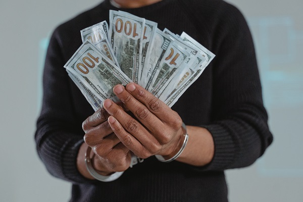 信用卡分期12期和24期哪個(gè)劃算？逾期了怎么協(xié)商還款？