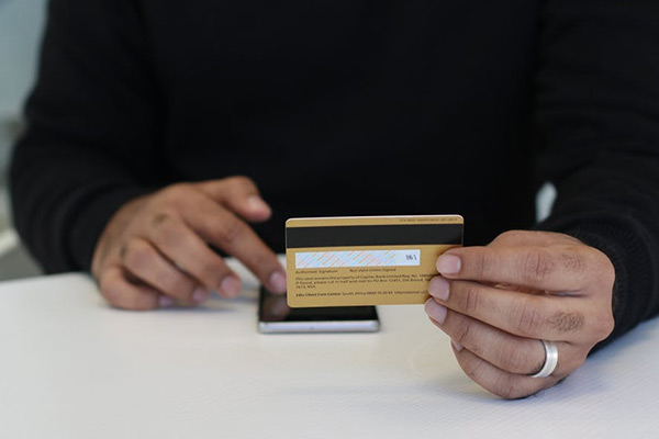 網(wǎng)貸逾期信用卡還能正常使用嗎