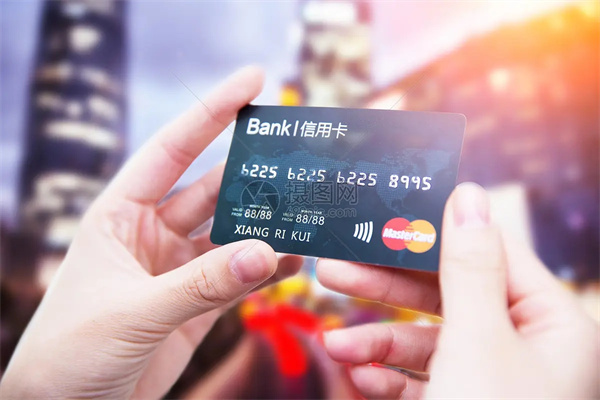 信用卡欠50萬(wàn)自救方法有哪些？逾期最嚴(yán)重的后果是什么？