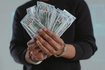 信用卡有欠款可以貸款買車么？有什么影響？