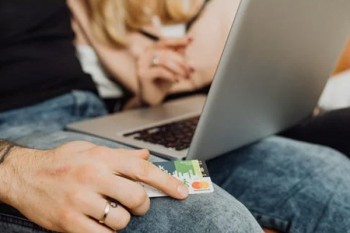 信用卡逾期一年會有什么后果？