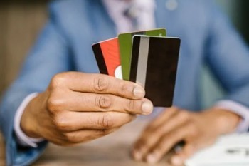 光大信用卡逾期了怎么跟銀行協(xié)商解決？哪些是錯(cuò)誤做法？