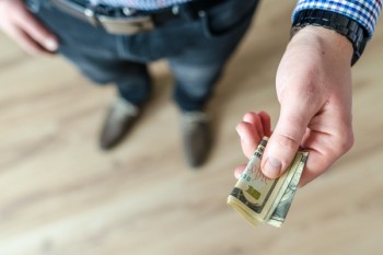 信用卡按最低還款額還款算逾期嗎