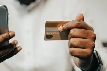 信用卡逾期影響車貸嗎？逾期影響公務(wù)員政審嗎？
