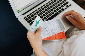 信用卡逾期銀行委托第三方合法嗎？逾期多久上門催收？