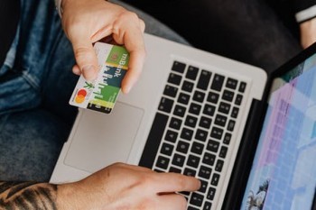 哪個信用卡借款利息低？辦理信用卡需要什么條件？