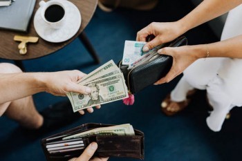 銀行信用卡還不上怎么辦？會(huì)連累家人嗎？