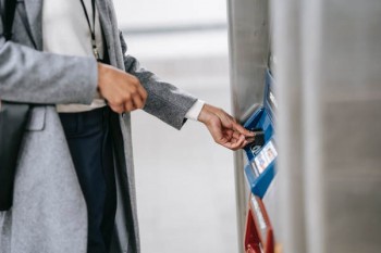 中信信用卡逾期8個(gè)月了，被起訴了，怎么辦
