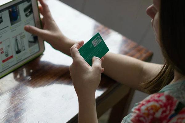 信用卡逾期的利息和違約金怎么算