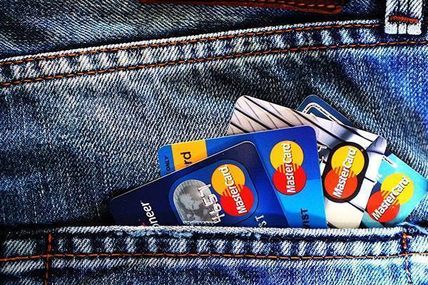 人在監(jiān)獄信用卡逾期怎么辦？要被加刑嗎？