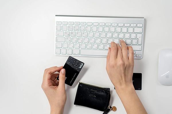 信用卡還最低和分期還款哪個(gè)更合適