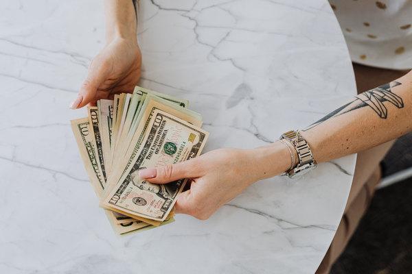 信用卡2w逾期2年可以協(xié)商嗎？逾期記錄幾年可以消除？