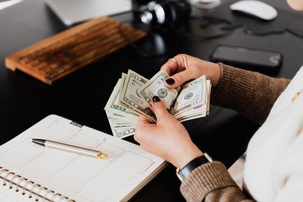 信用卡逾期后該怎么與銀行協(xié)商還款？有哪些技巧？