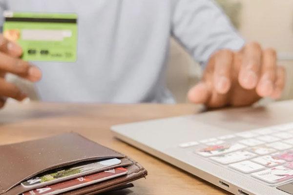 信用卡晚點還款怎么辦理？有影響嗎？