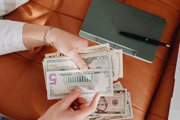 網(wǎng)貸逾期多久會打電話給家人