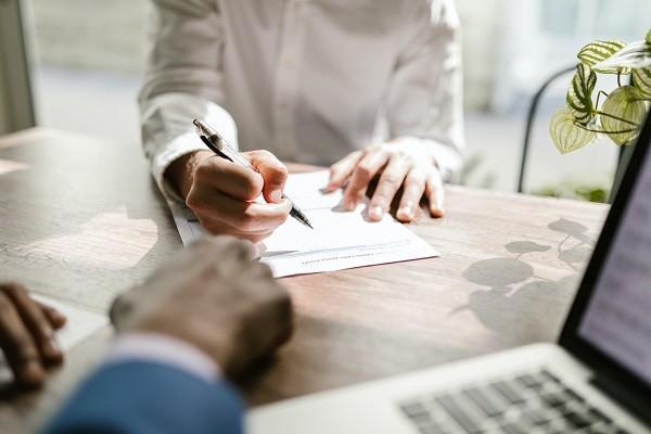 找第三方協(xié)商還款靠譜嗎？可以找銀監(jiān)局投訴嗎？