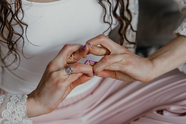自己可以申請停息掛賬嗎？可以申請延期還款嗎？