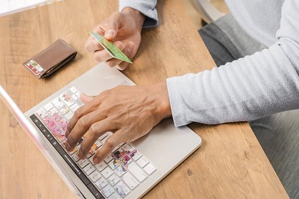 工商銀行信用卡逾期還款政策？逾期還可以辦卡嗎?