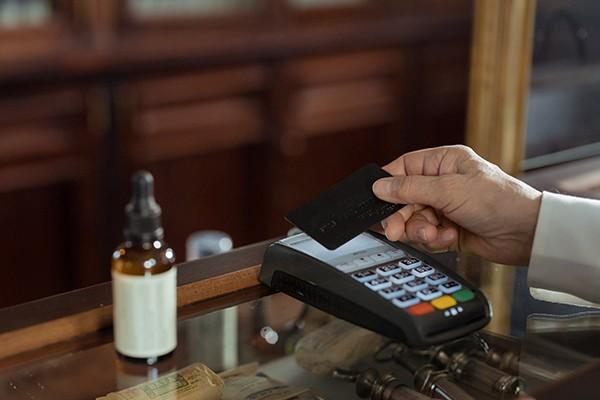 招商銀行信用卡逾期幾天內(nèi)不算逾期？協(xié)商電話多少？