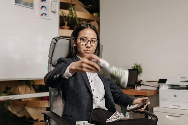 放心借逾期協(xié)商電話是什么？利息多少？