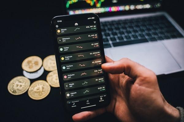 老婆欠了很多網(wǎng)貸老公要還嗎？老公信用會受損嗎？