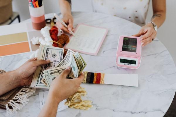 工商信用卡能協(xié)商減免嗎？逾期怎么協(xié)商減免利息？