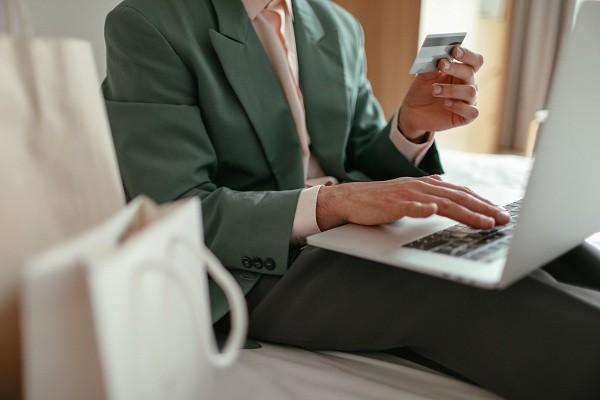 招商銀行visa全幣種國際信用卡年費多少？逾期了會怎么樣？