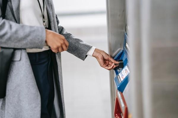 花唄逾期打電話給家里人催收合法嗎？催收怎么投訴？