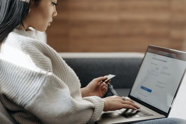 招商銀行信用卡逾期讓我上傳材料嗎？逾期費(fèi)用怎么退回？