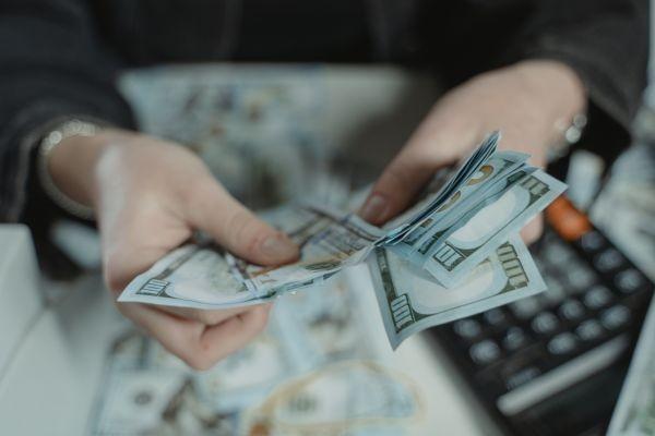 招行信用卡10萬額度能全借嗎？信用卡10萬額度還能提嗎？