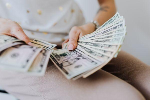 招商銀行信用卡幾年到期？招商銀行信用卡到期如何續(xù)卡？