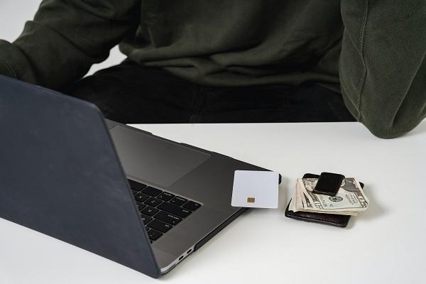 中信信用卡逾期了可以辦理儲蓄卡嗎？會自動扣款嗎？