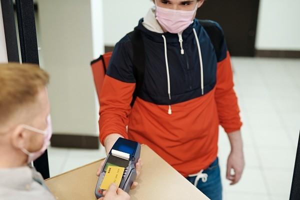 欠信用卡沒還上門催收是金額達(dá)到多少的？上門催收流程是什么？