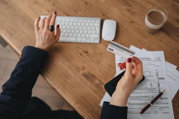 廣發(fā)銀行信用卡協(xié)商還款電話多少？信用卡無(wú)法還款怎么辦？