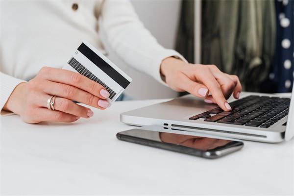 廣發(fā)銀行信用卡逾期幾天不上信用？可以協(xié)商分期？