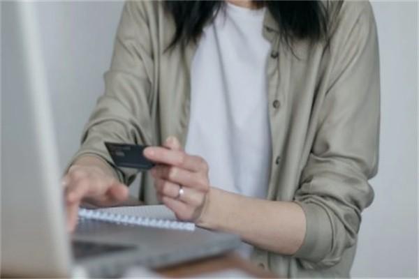 欠款微粒貸8萬兩年了會產生什么后果？被起訴坐牢嗎？