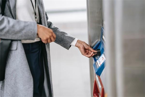 欠微粒貸兩萬(wàn)多會(huì)起訴嗎？怎么避免起訴？