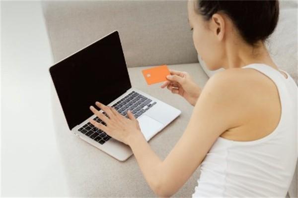 招商信用卡逾期一萬(wàn)多沒(méi)還會(huì)怎么樣？逾期影響及處理方案詳解！