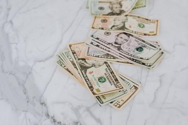 信用卡逾期利息違約金罰息怎么算？逾期會(huì)有什么后果？