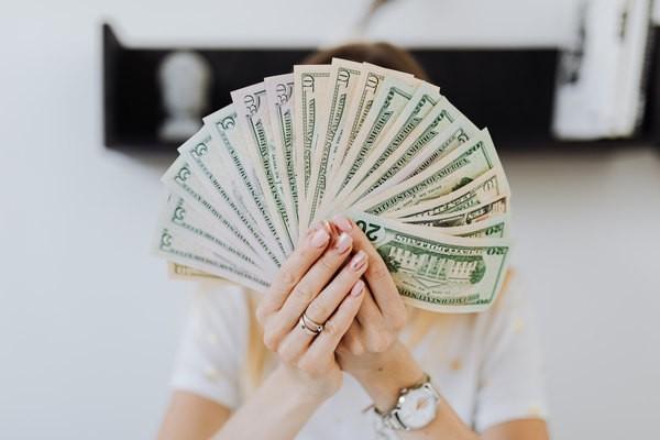 有逾期會(huì)影響辦信用卡嗎？怎么協(xié)商還款？