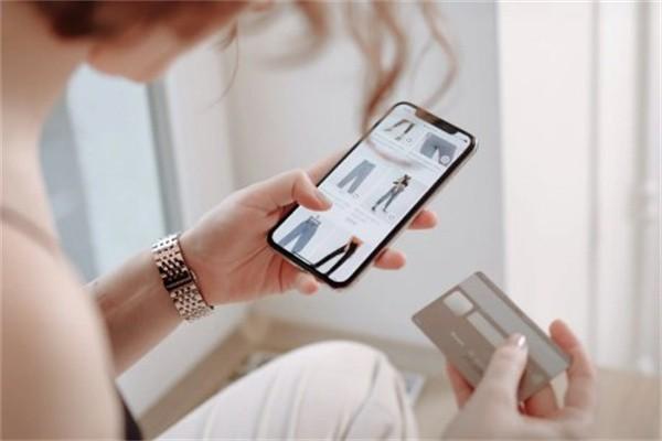 信用卡逾期已經(jīng)被上門催收怎么辦？逾期一個月會怎么樣？