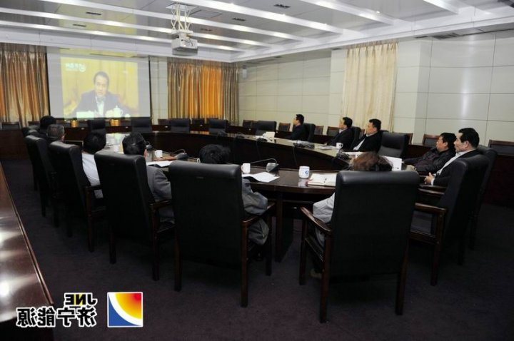 运河煤矿党委理论学习中心组认真学习党的十八届三中全会精神