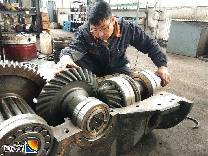 2019年4月11日，运河煤矿稿件：”要干就要干好“-记集团公司第三届首席技师文博（张弘）.jpg