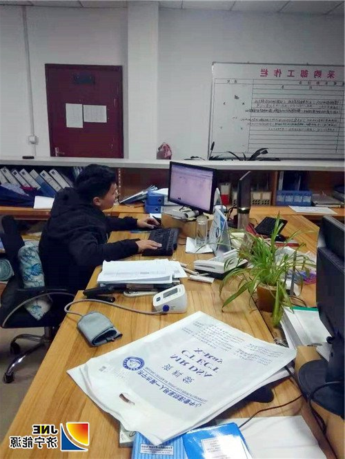 带病坚持工作.jpg