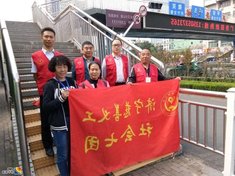 【发现榜样】越平凡 越不凡  他的义工故事温暖更多人