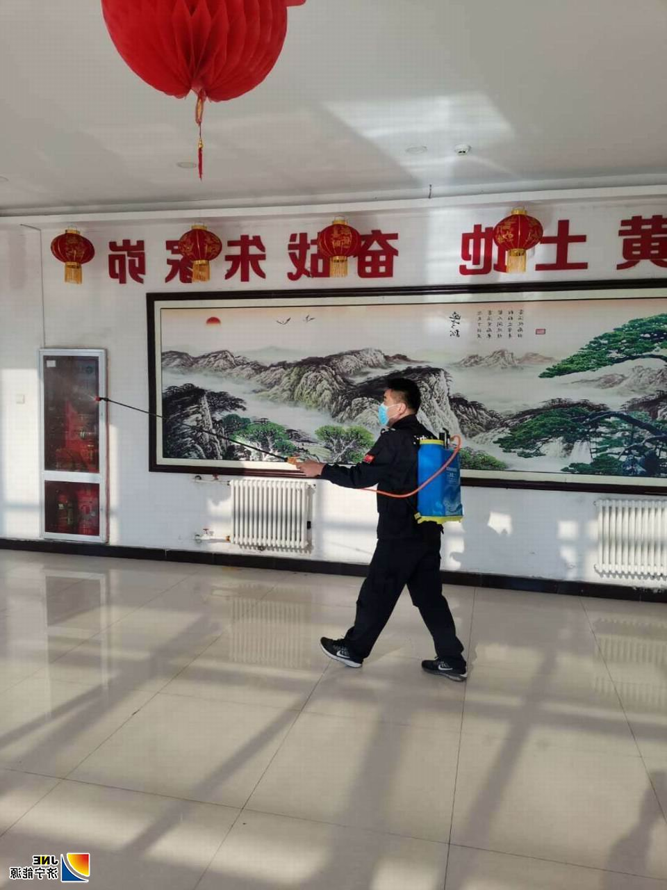 朱家峁煤矿疫情防控双人组-武荣辉.jpg