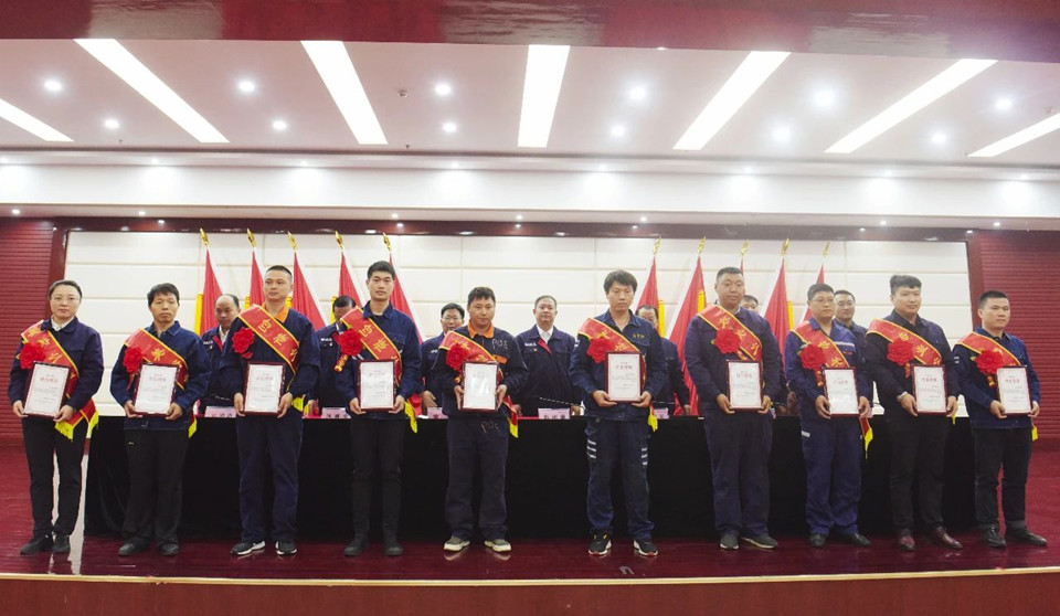 霄云煤矿召开决战决胜四季度动员大会.jpg